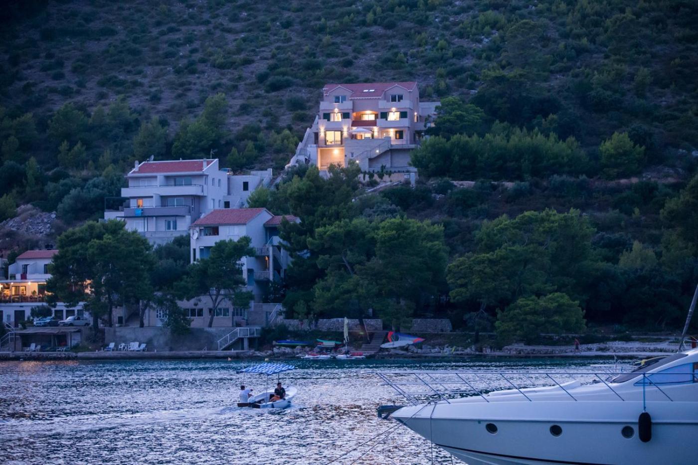 Apartments Ladesta Lastovo Eksteriør bilde